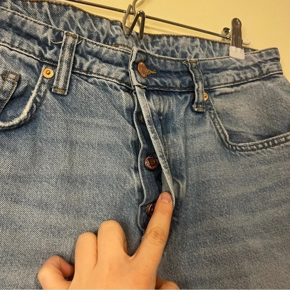 & DENIM Distressed 90s Boyfriend Light Wash Jeans - Picture 4 of 11